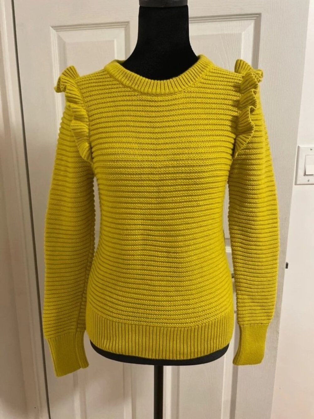 Banana Republic Women’s Yellow Ruffle Shoulder Sweater S